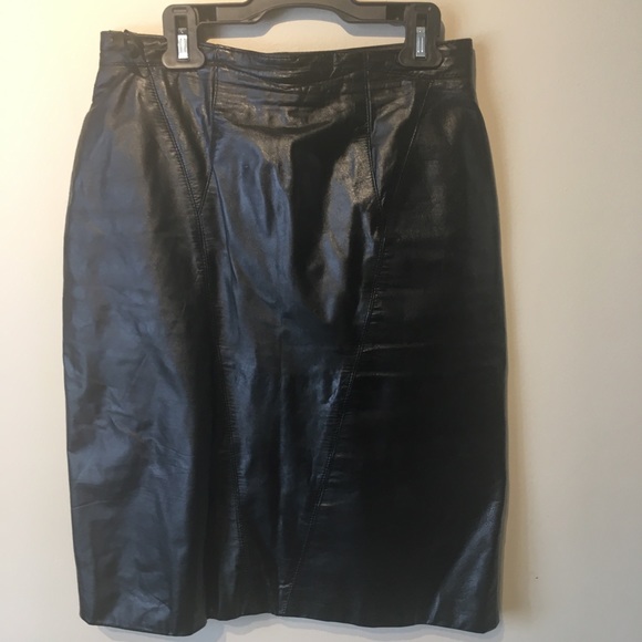 Preview size 10 mid length leather skirt. - Picture 5 of 16